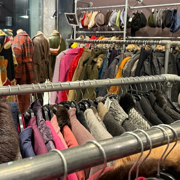 Love the Hunt and Enjoy the Find ☺️ - Picture 5 of 12